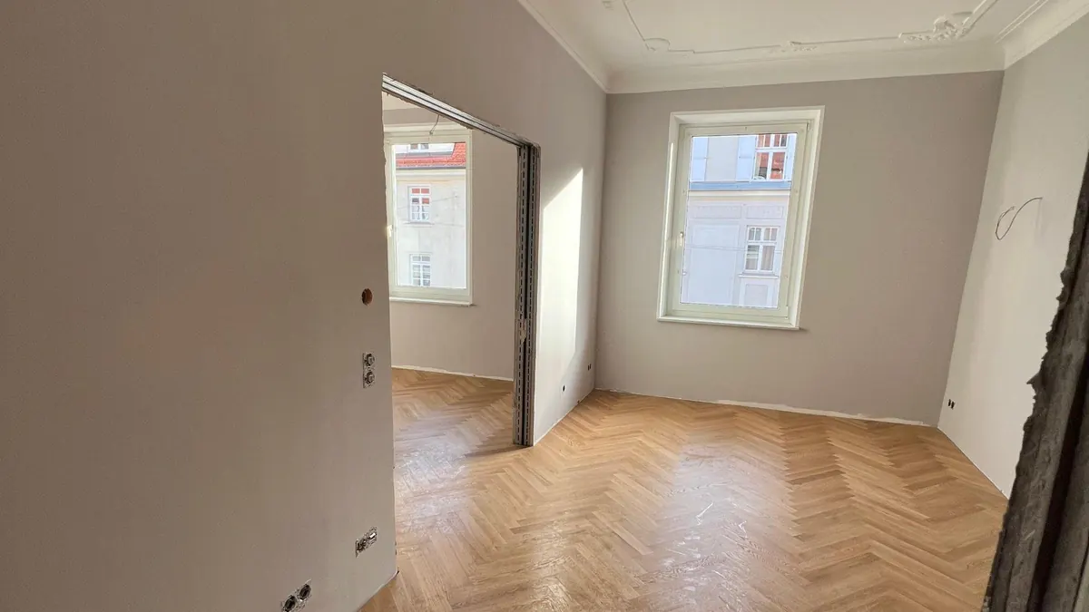 Sanierte Altbauwohnung mit Stuckdecke und Fischgrätparkett